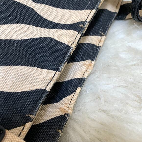 MICHAEL KORS X-Large Black/White Zebra Pattern Canvas Beach Tote Leather Trim - Picture 10 of 16